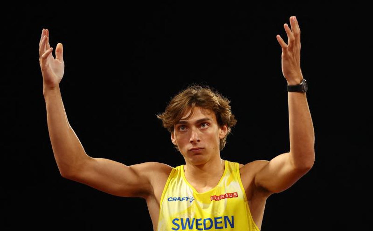 Mondo Duplantis, durante la final de salto con pértiga
