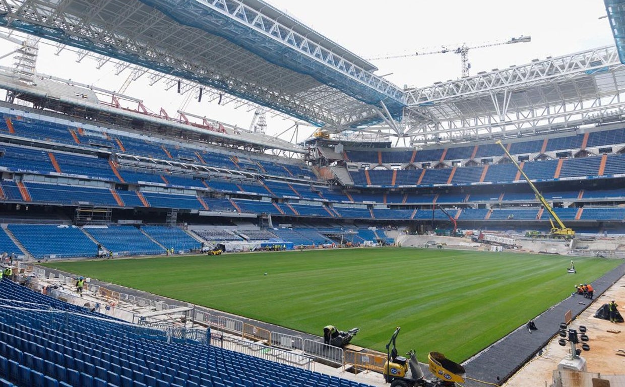 Una imagen del Bernabéu con el nuevo césped