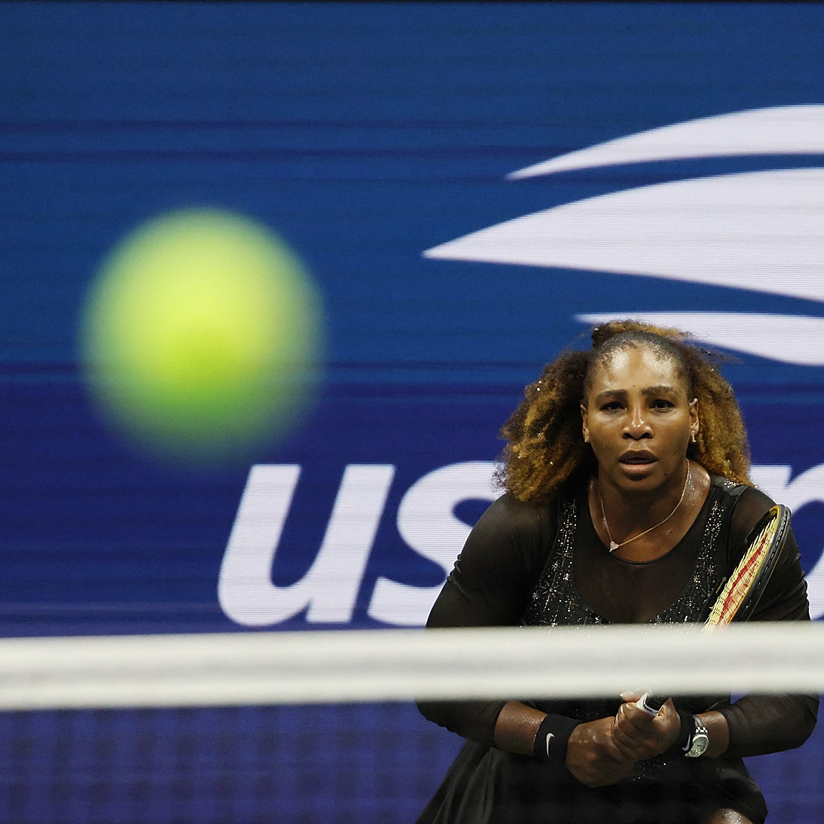 Serena esquiva su despedida y llega a la segunda ronda del US Open