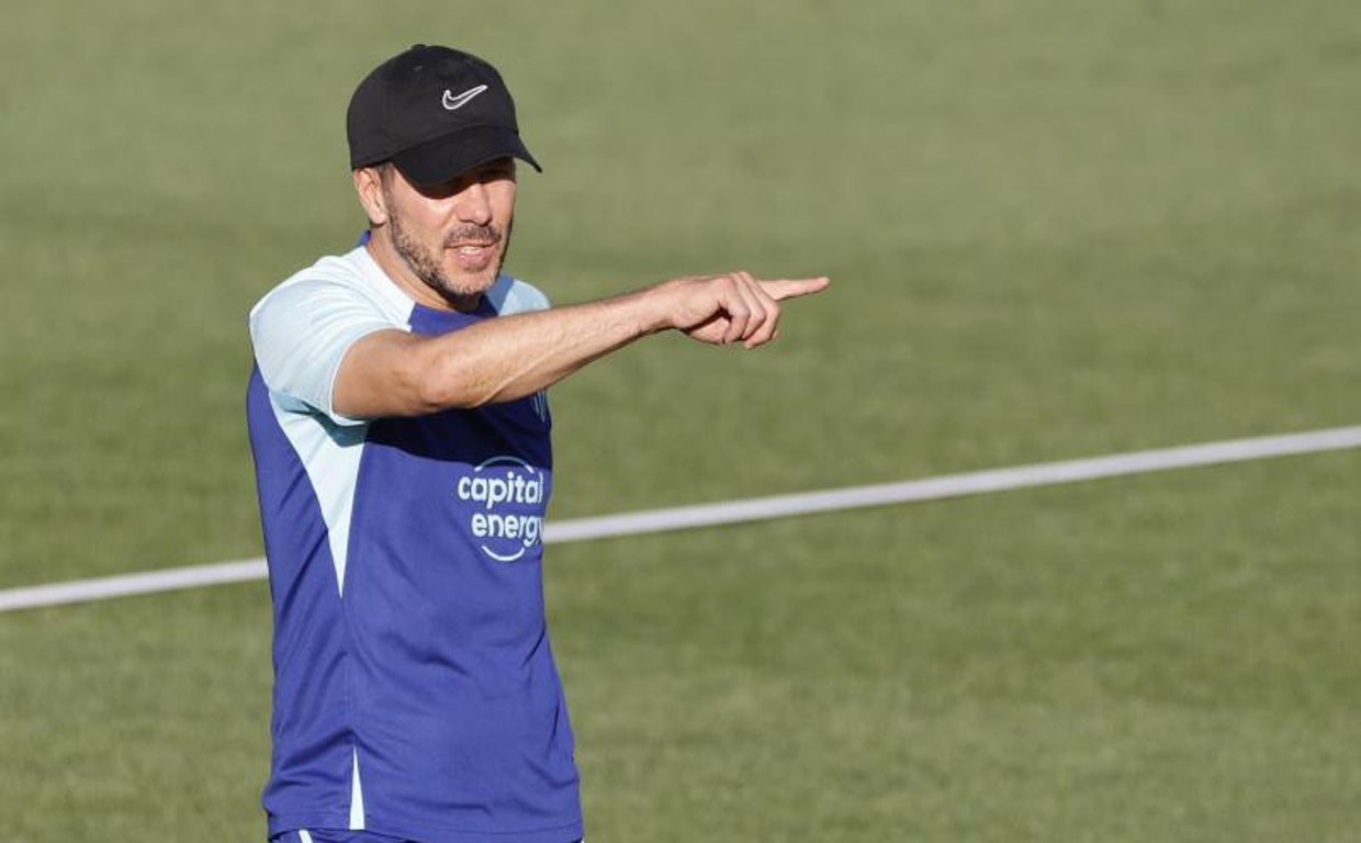 Simeone, en el entrenamiento de este viernes con el Atlético