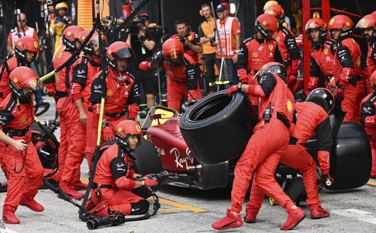 Carlos Sainz: «He tenido que frenar para no llevarme a un mecánico de McLaren puesto»