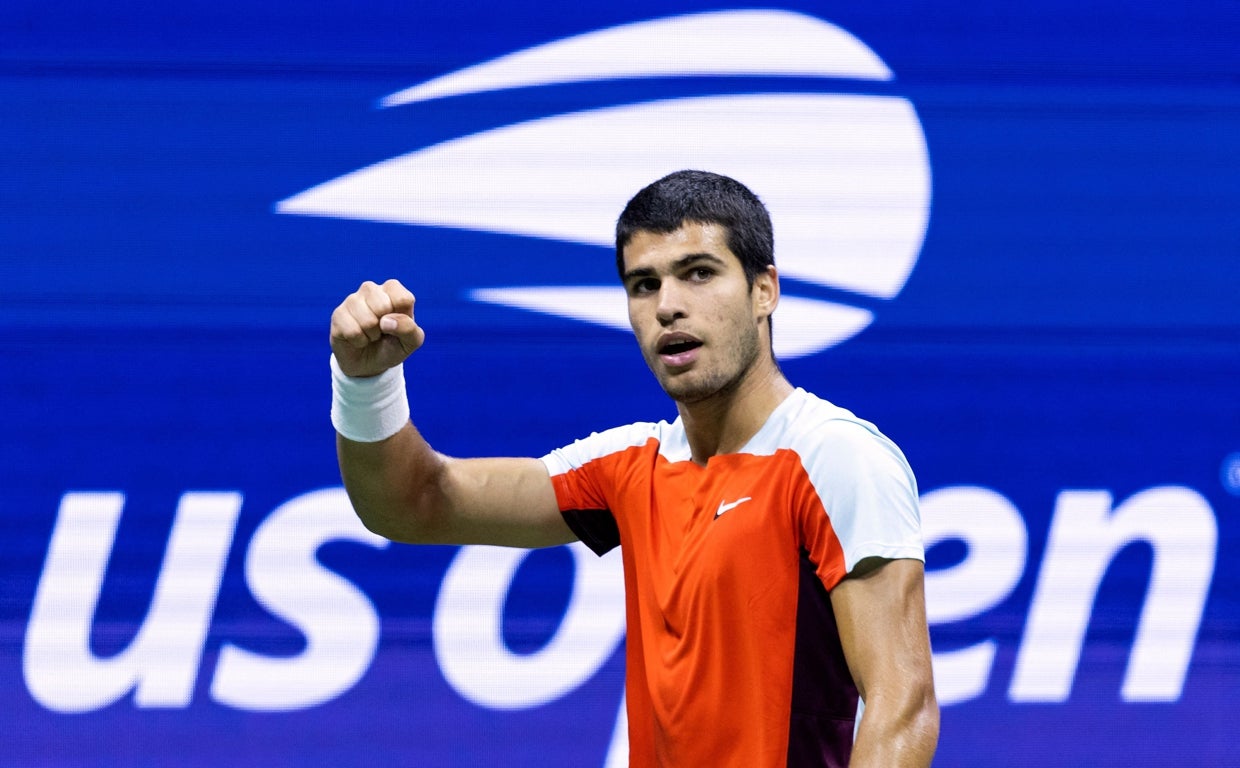 El murciano Carlos Alcaraz derrota a Jannik Sinner y se enfrentará en semifinales del US Open a Frances Tiafoe