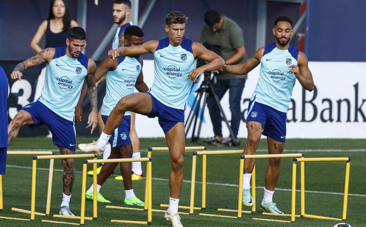 Los jugadores del Atlético, en el entrenamiento de este viernes