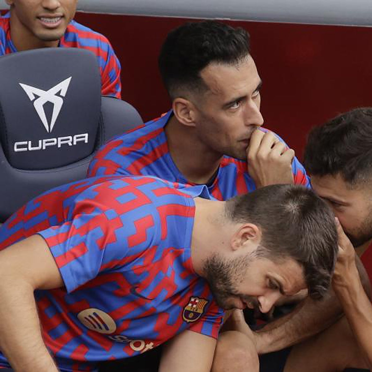 El duro encontronazo entre Xavi y Piqué que condena al central