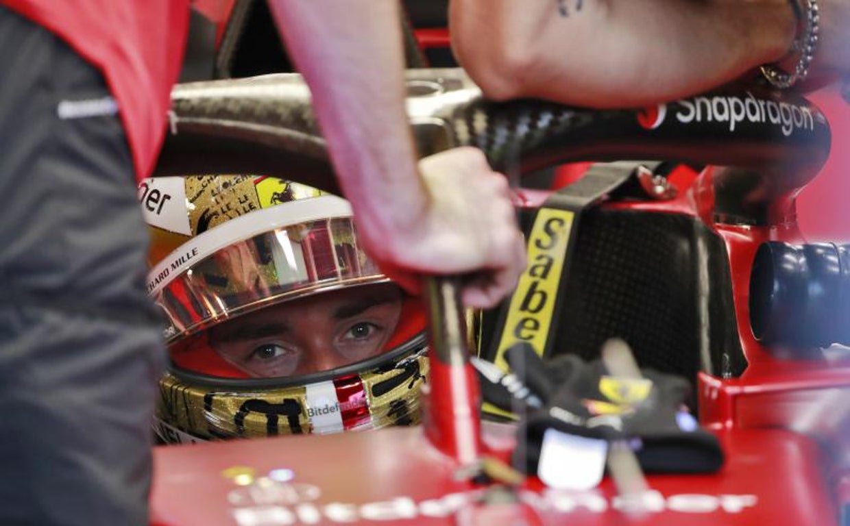 Charles Leclerc, en su Ferrari antes de lograr la pole