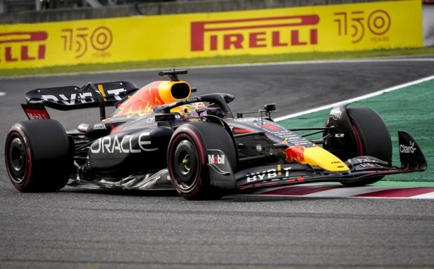 Verstappen prepara su asalto al título desde la pole