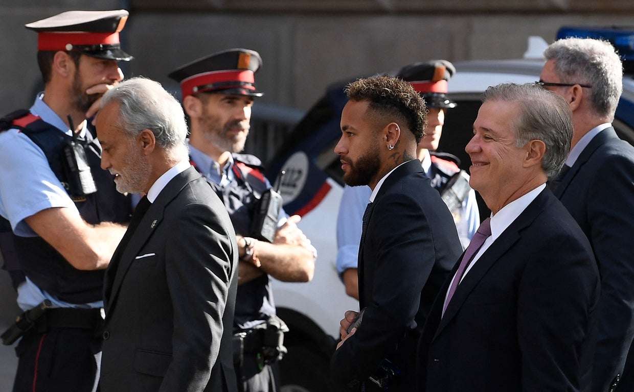 Neymar, a su llegada a los juzgados