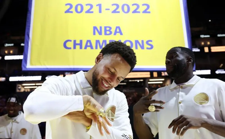 Arranca la NBA: los Warriors celebran su campeonato machacando a Los Angeles Lakers