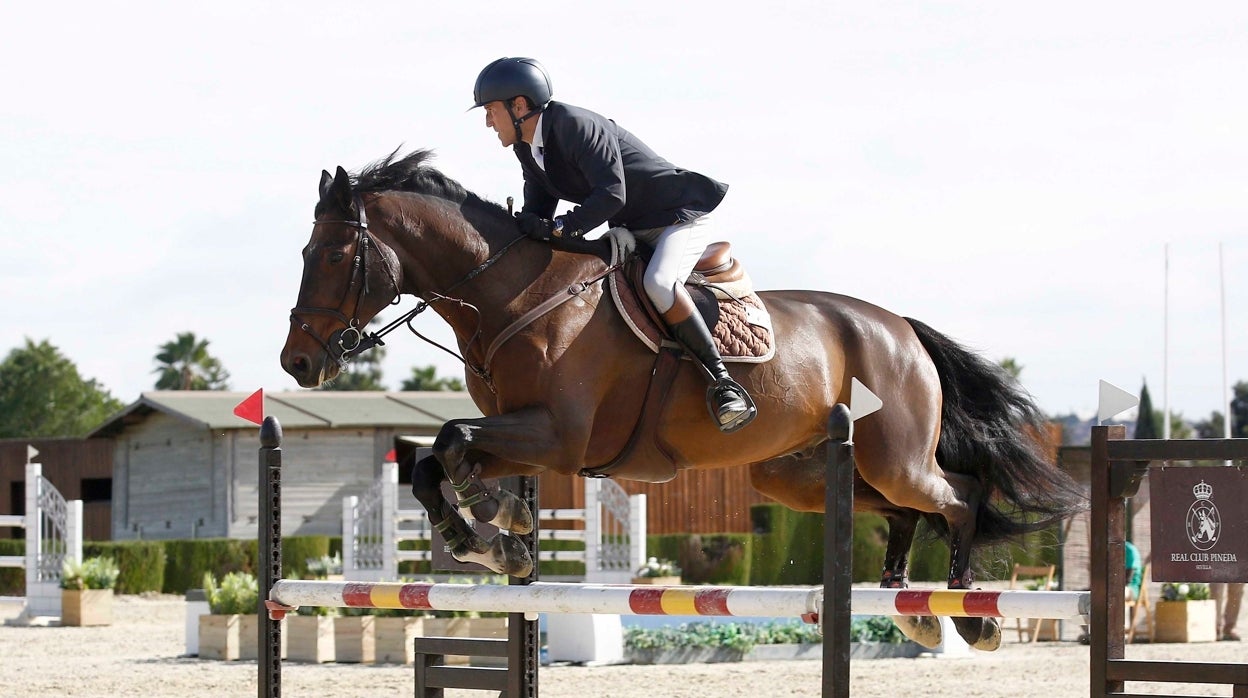 Felipe Villanueva domina en la primera jornada del VI Campeonato de España de Veteranos de Pineda