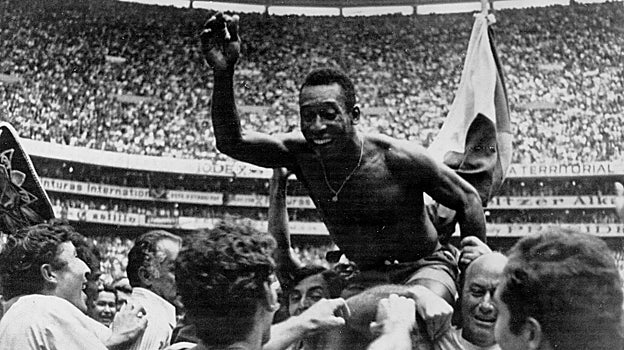 Pelé celebrando la victoria brasileña en México 1970
