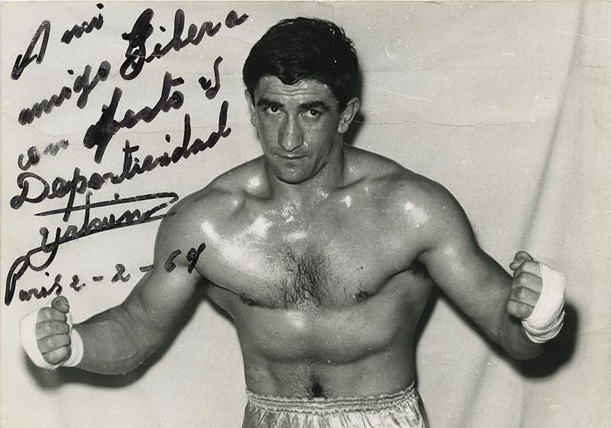 Fotografía dedicada al periodista de la sección de deportes de 1969 de ABC, Gilera