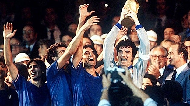 El italiano Dino Zoff levantó la Copa del Mundo con 40 años en el Mundial de España 82