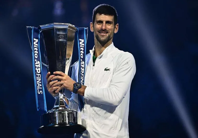 Djokovic levanta su sexta Copa de Maestros y empata con Federer