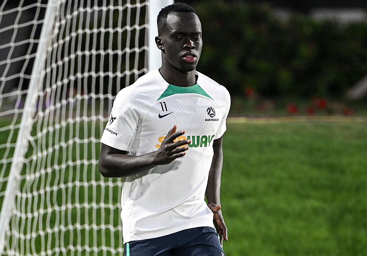 Awer Bul Mabil, en un entrenamiento de Australia