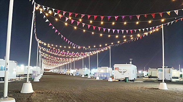 Luna de miel en el descampado: las atípicas noches de los hinchas en Qatar 2022