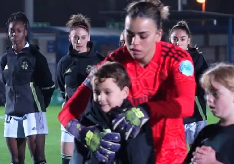 El ejemplar gesto de Misa Rodríguez, portera del Real Madrid, con un niño que tiritaba de frío