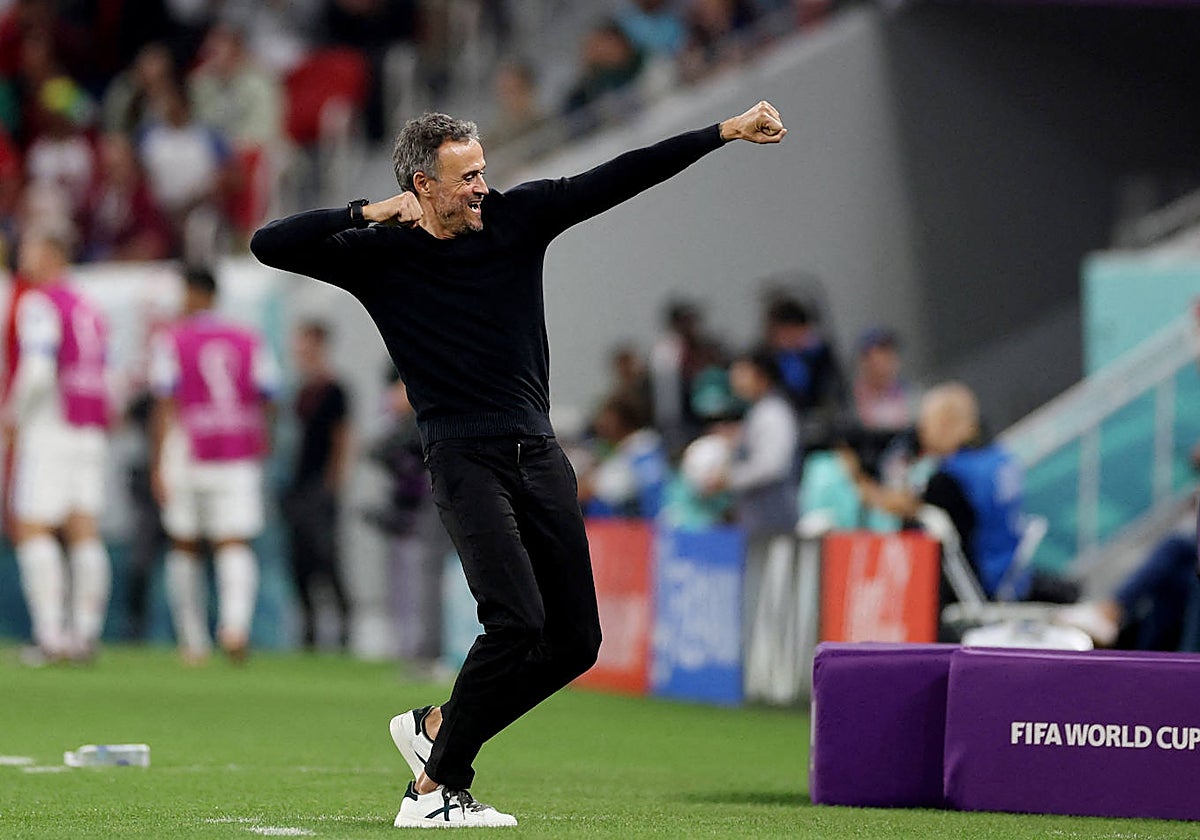 Luis Enrique celebra un gol en Qatar 2022