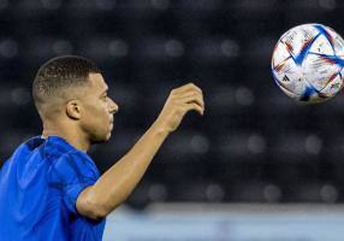 Mbappé, en un entrenamiento con su selección