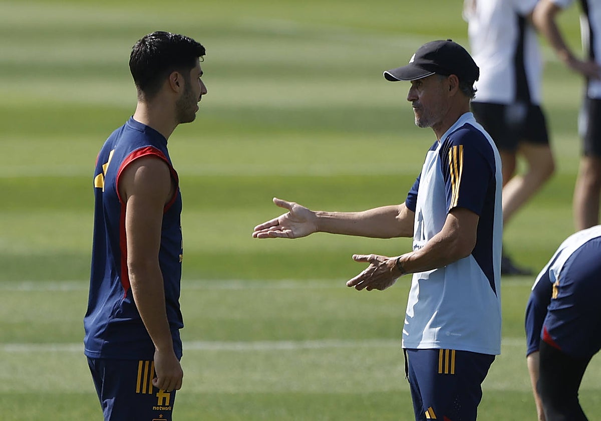 Luis Enrique charla con Asensio