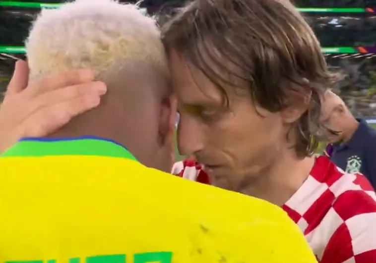El emotivo consuelo de Modric a Rodrygo al finalizar el partido entre Brasil y Croacia