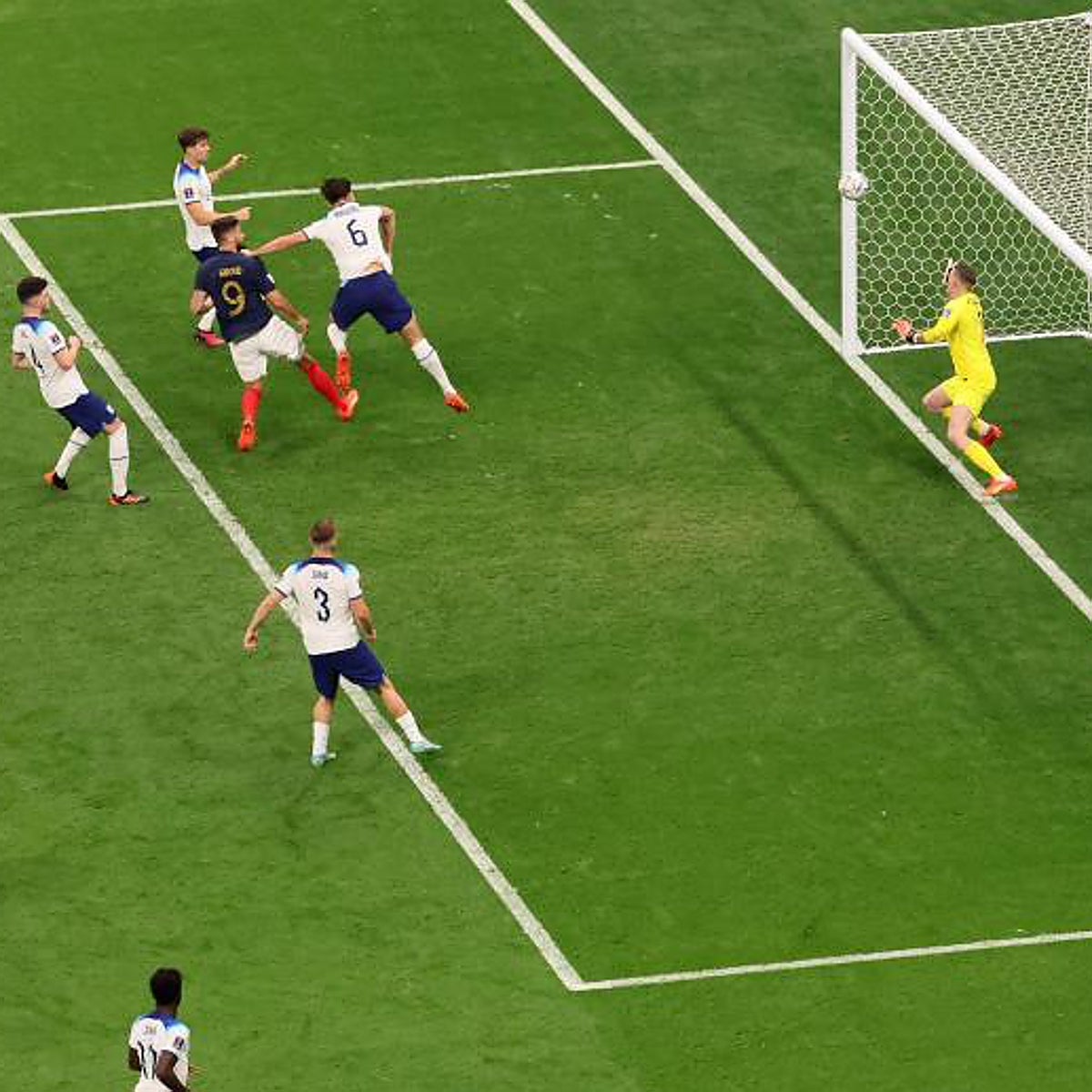 Giroud mantiene con vida a la campeona