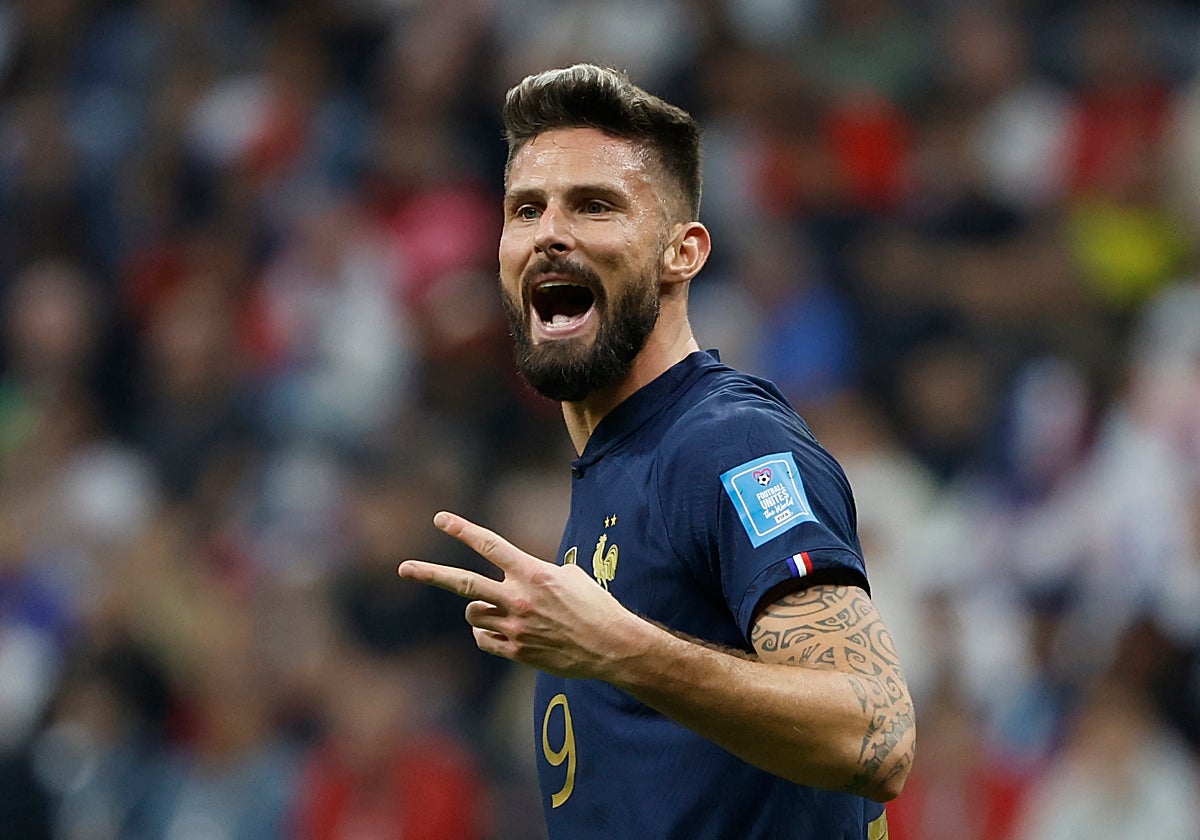 Giroud celebra su gol ante Inglaterra, el segundo de Francia