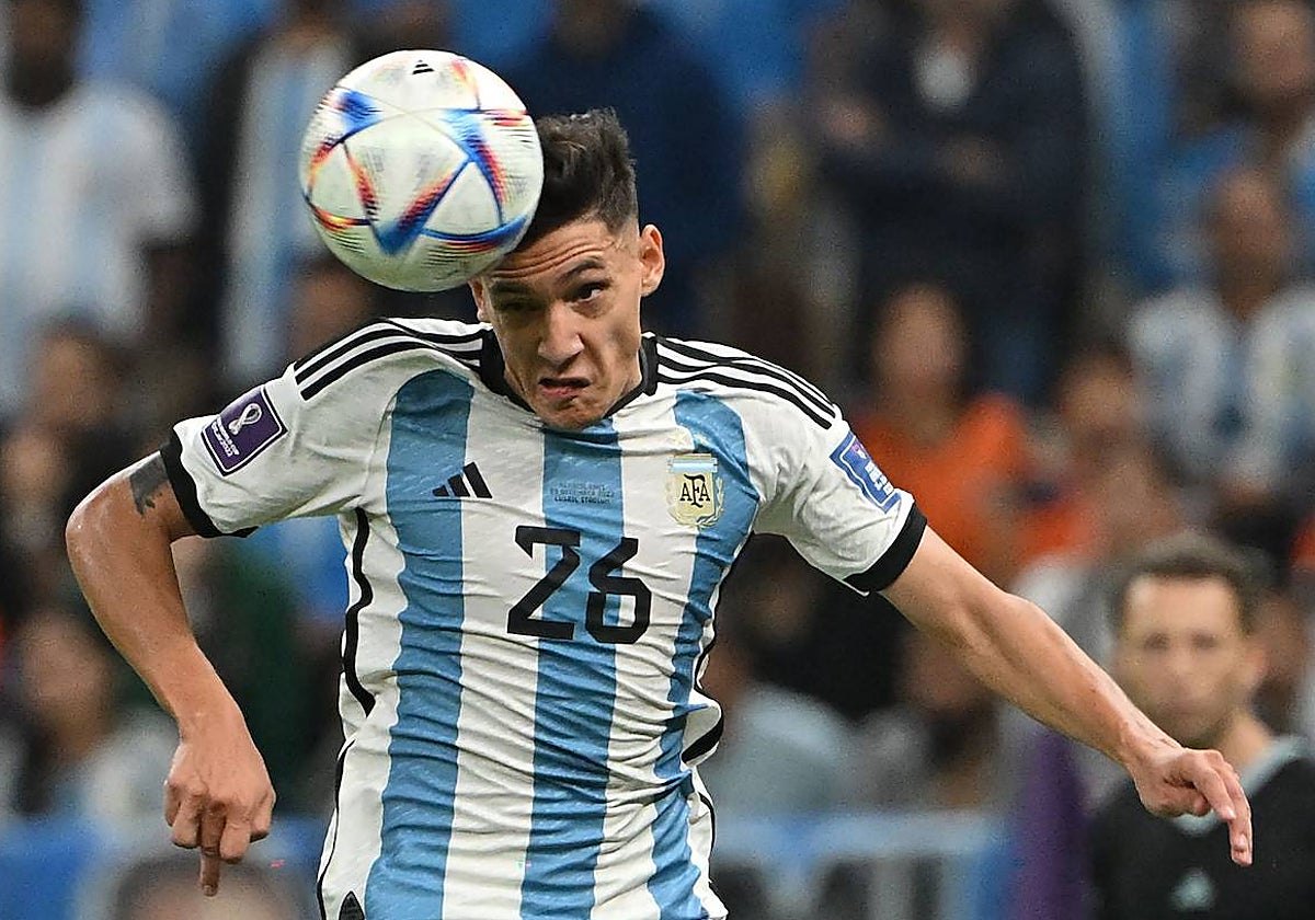 Nahuel Molina, futbolista del Atlético de Madrid, con Argentina