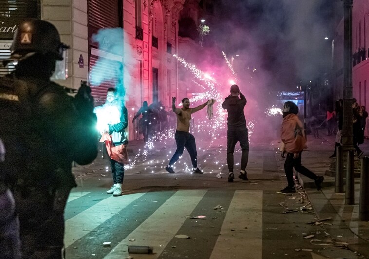 Más de 70 detenidos en París en las celebraciones de las victorias de Marruecos y Francia