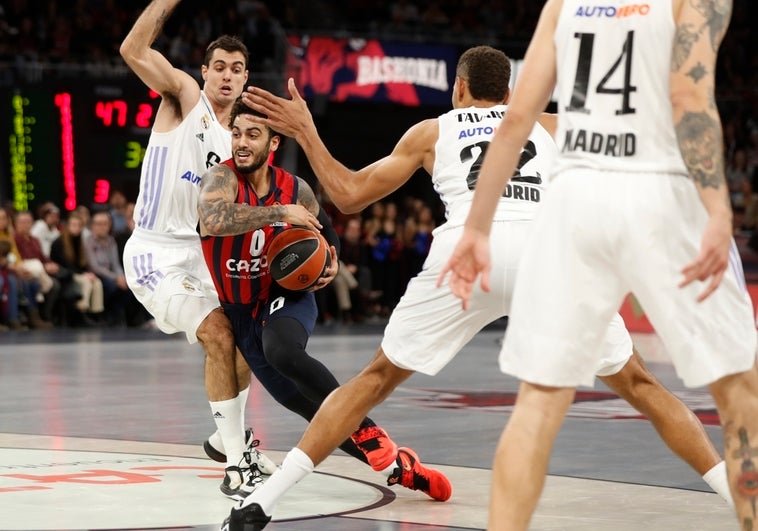 Markus Howard brilla y pone al Baskonia líder