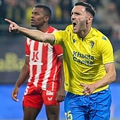 La camiseta antes que el dinero: Lucas Pérez, el último romántico del fútbol