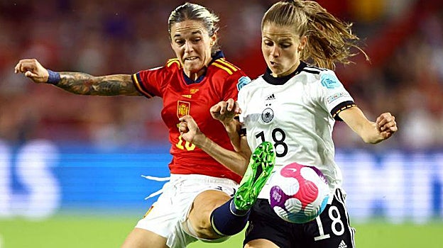 Mapi León, con la camiseta de la selección