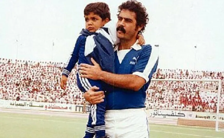 Imagen principal - El brasileño Rivelino, en 1978, fue la primera estrella en jugar en Arabia Saudí, en el Al-Hilal. Guardiola lo hizo en el Al-Ahli qatarí, mientras que el búlgaro Stoichkov tuvo un paso fugaz por el Al-Nassr, el nuevo equipo de Cristiano Ronaldo