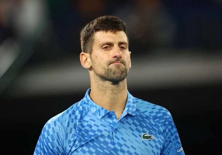 Djokovic pasa con algo de suspense a la tercera ronda en Melbourne