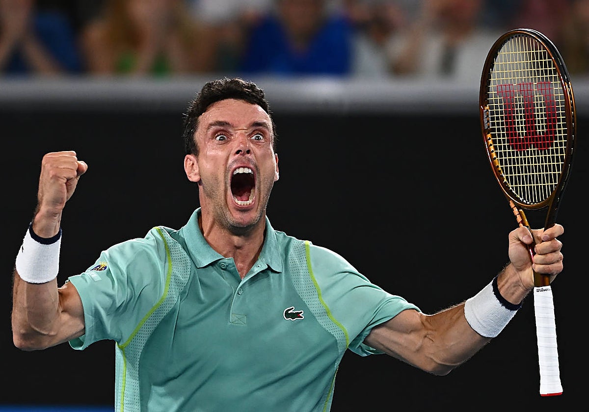 Roberto Bautista celebra su victoria