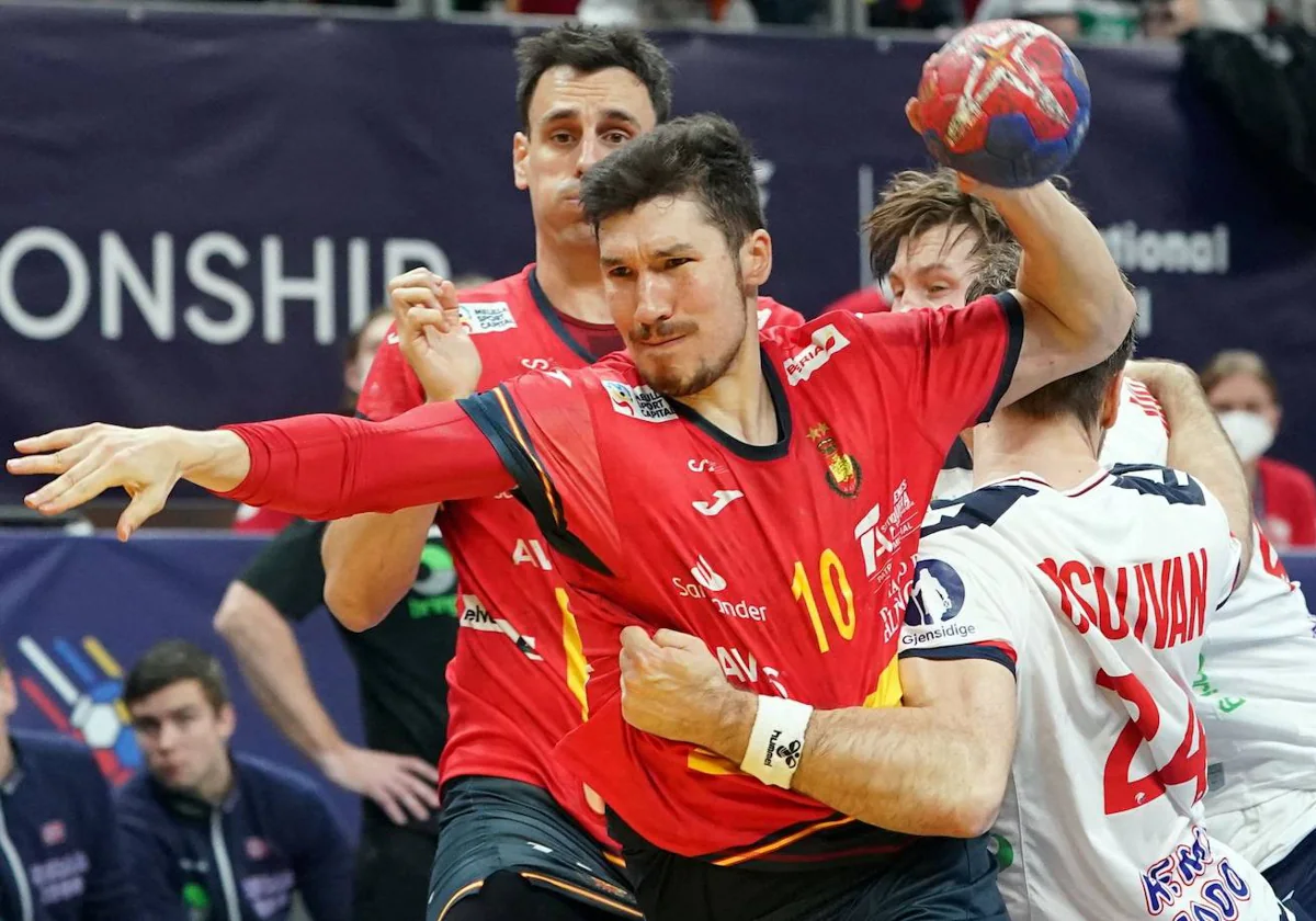 Alex Djusebahev, uno de los pilares que ha llevado a los Hispanos a semifinales del Mundial de balonmano