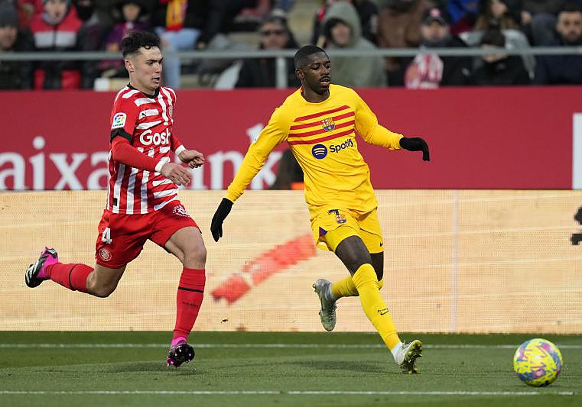 Dembélé intenta una jugada ante el Girona