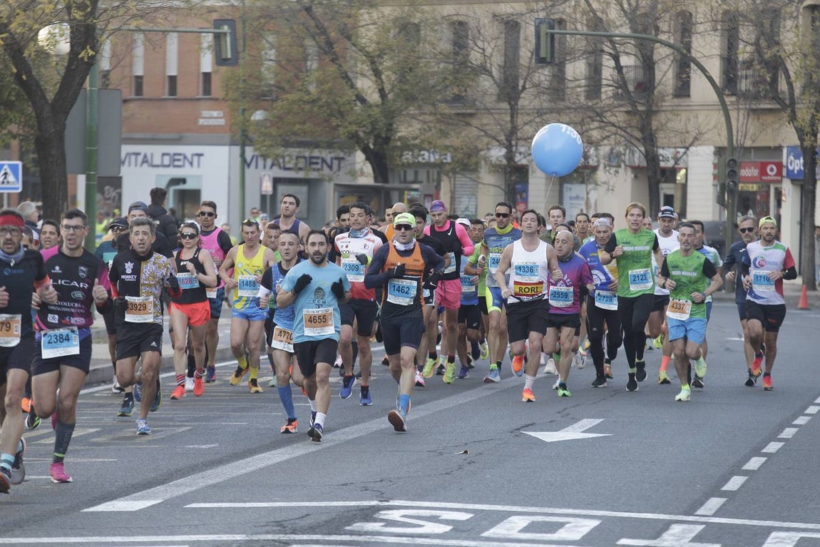 Corredores en la Media Maratón de Sevilla 2023