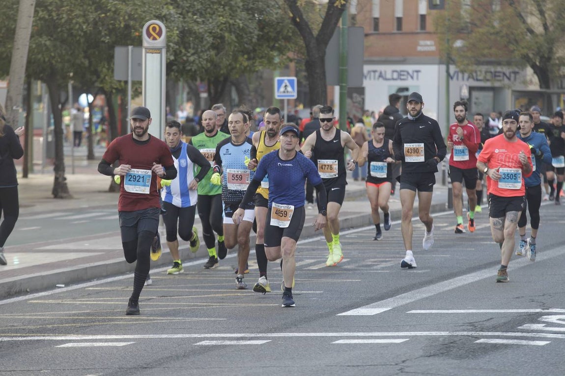 Corredores en la Media Maratón de Sevilla 2023