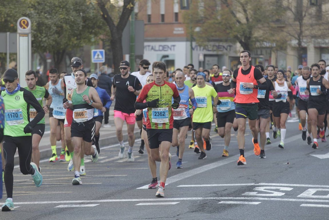 Corredores en la Media Maratón de Sevilla 2023