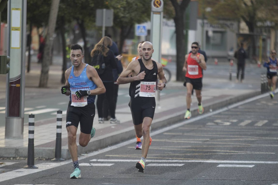 Corredores en la Media Maratón de Sevilla 2023