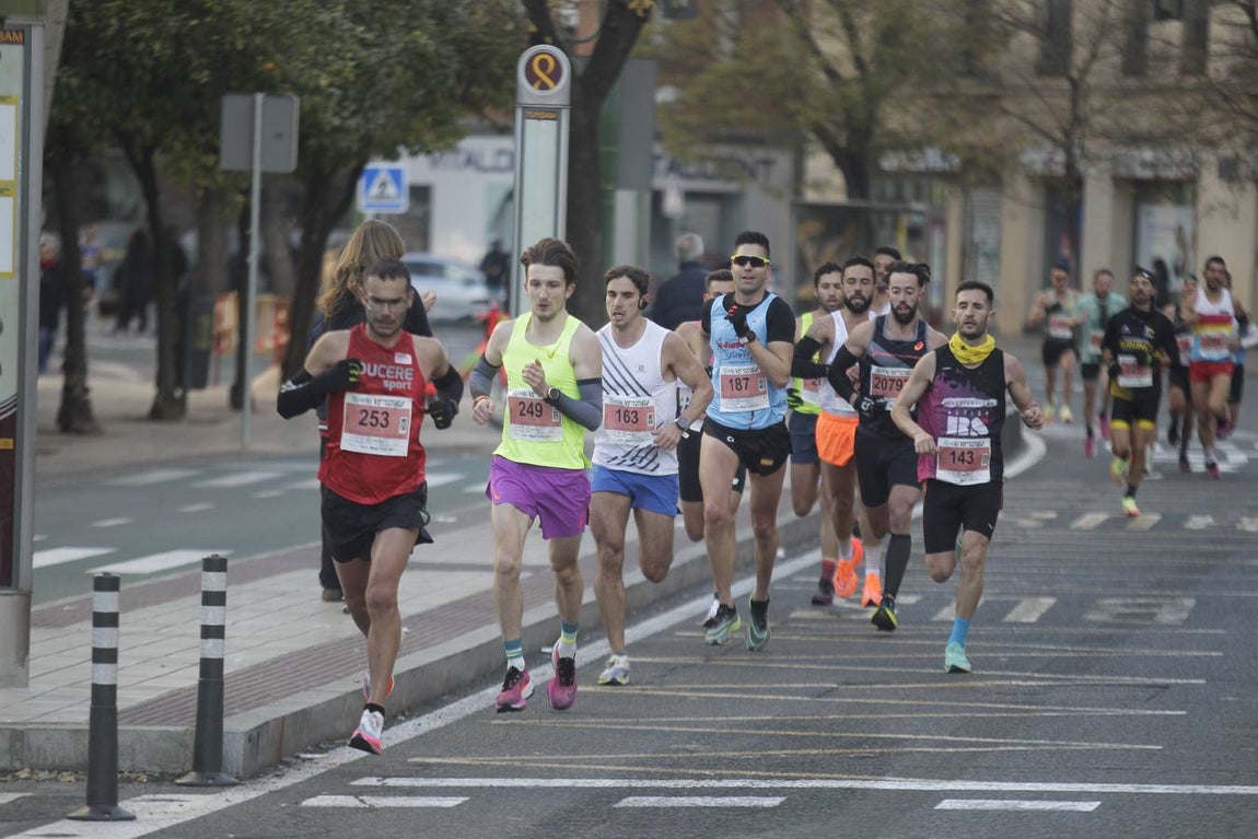 Corredores en la Media Maratón de Sevilla 2023