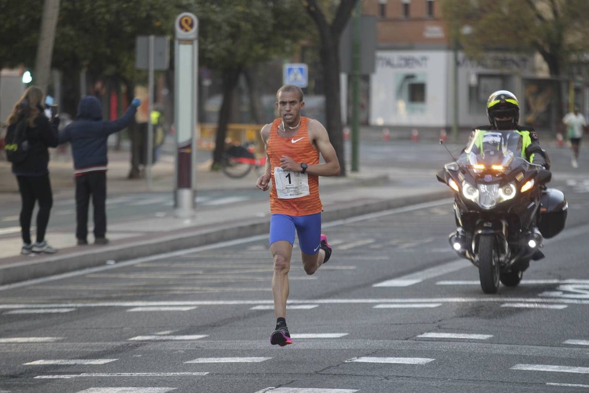 Corredores en la Media Maratón de Sevilla 2023