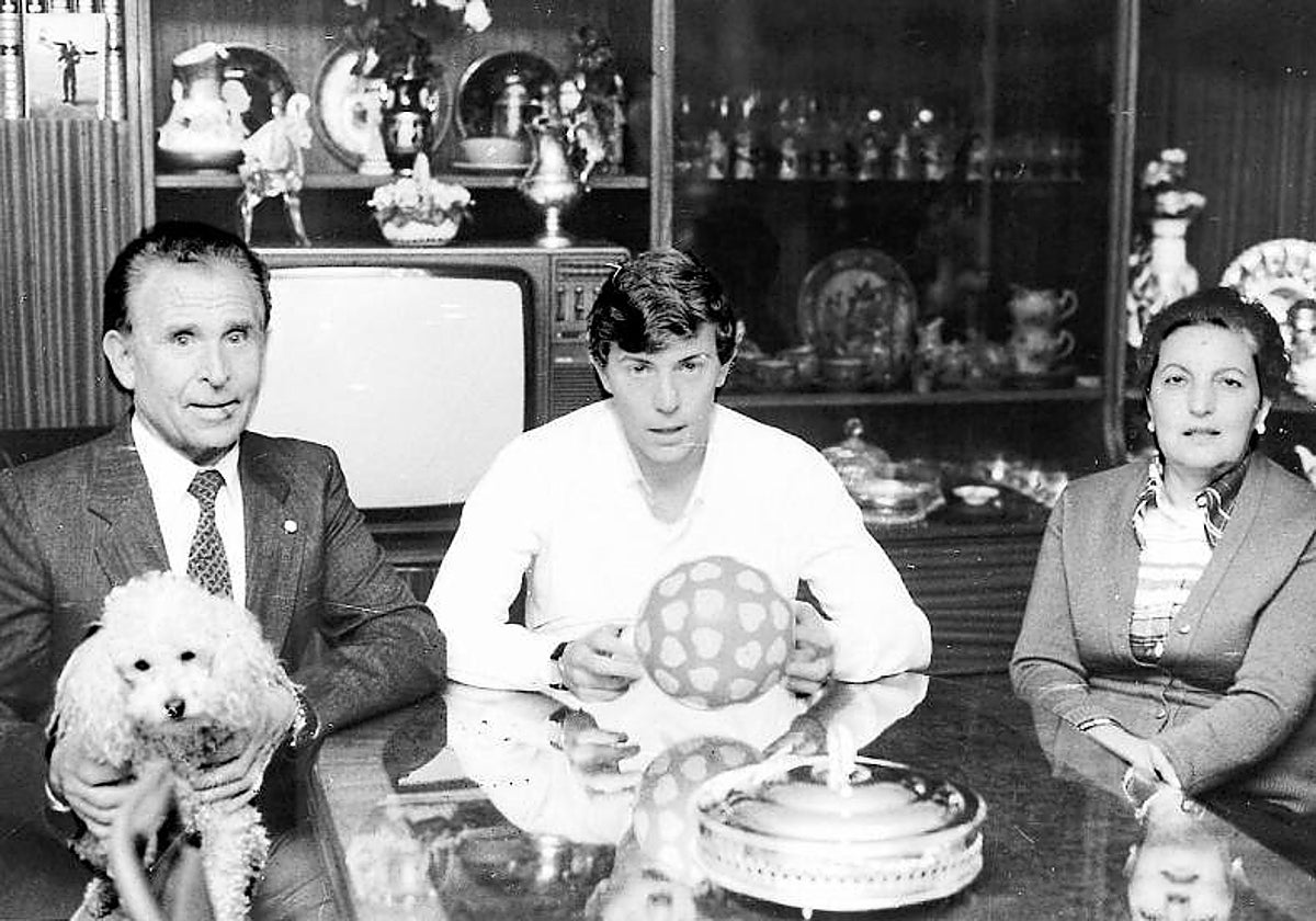 Butragueño, con sus padres, la semana de su debut con el Madrid