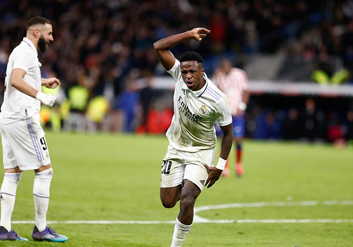 Vinicius celebra un gol