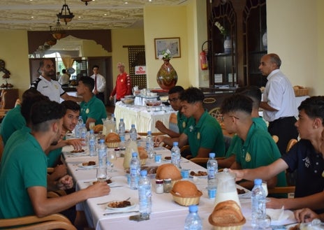 Imagen secundaria 1 - La Academia acoge a un centenar de jugadores de entre 12 y 18 años, seleccionados previamente mediante un meticuloso proceso y evaluación. Aquí los chavales disponen de una residencia con todo lujo de detalles