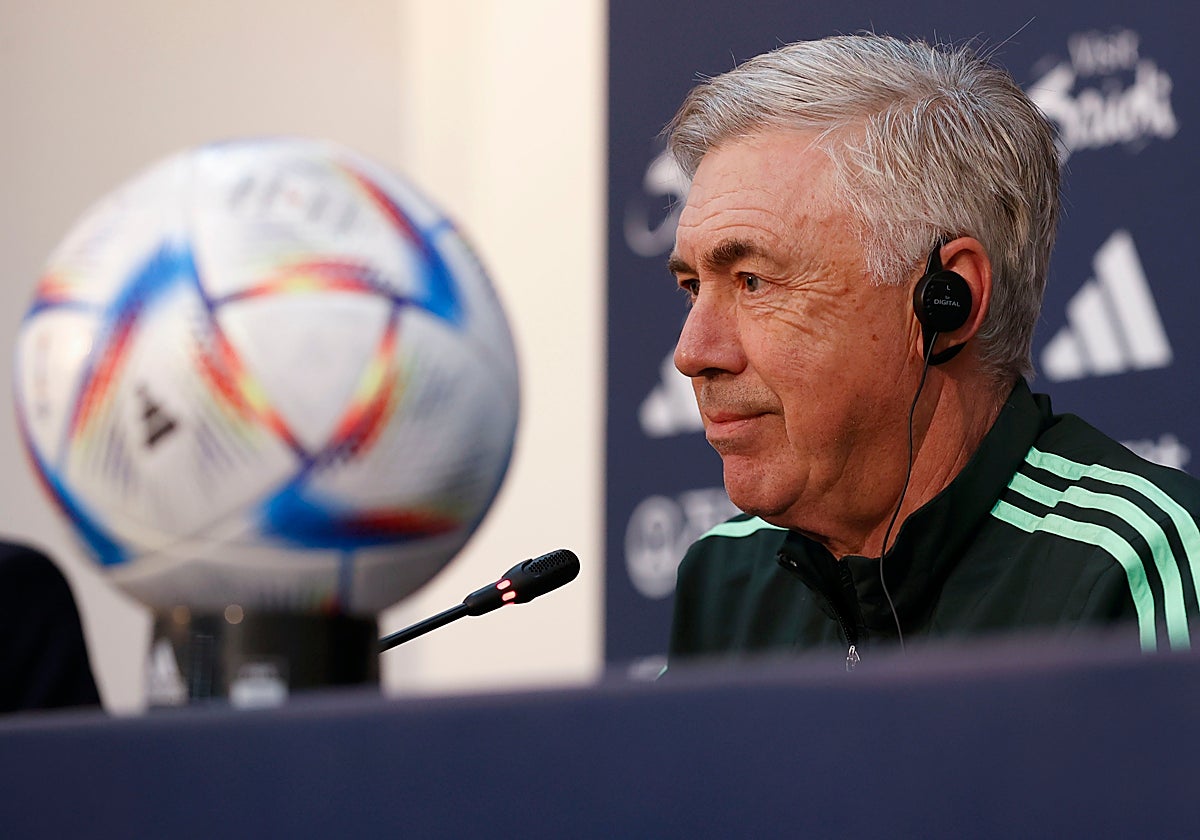 Ancelotti renueva a Benzema: «Lo hará bien también la próxima temporada»