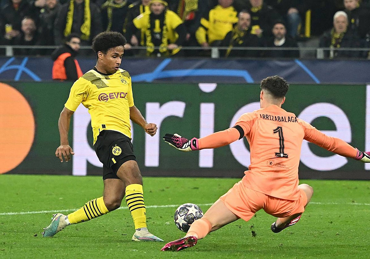 Adeyemi, antes de anotar el único gol del encuentro