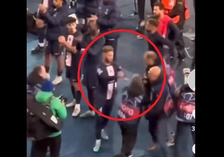 El gesto más feo de Sergio Ramos: lluvia de críticas por empujar a dos fotógrafos tras la derrota del PSG