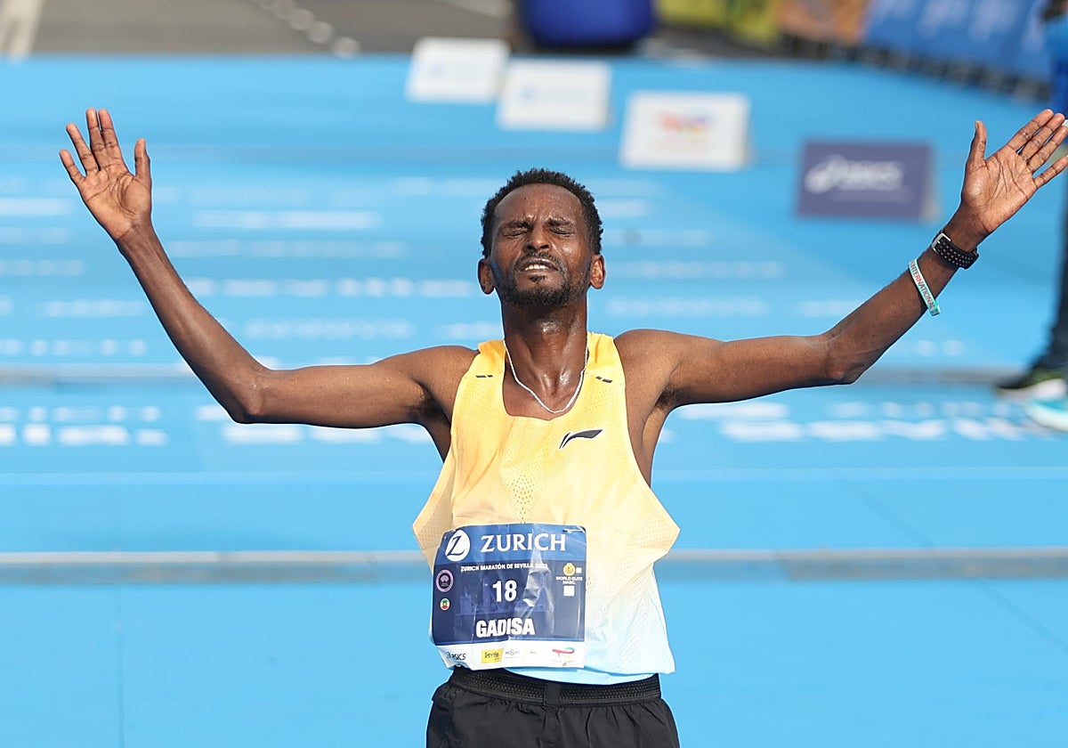 Gadisa Shumie, ganador de la 38ª edición del Zurich Maratón Sevilla