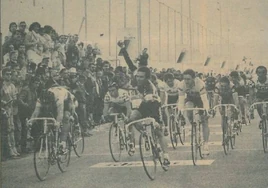 La histórica llegada de la Vuelta a Andalucía a Gibraltar que impulsó definitivamente la carrera
